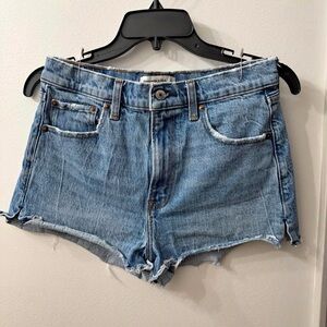Abercrombie & Fitch the mom short high rise Size 27